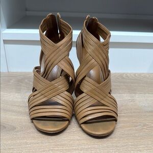 Women's Tan Strappy Sandals Tory Burch